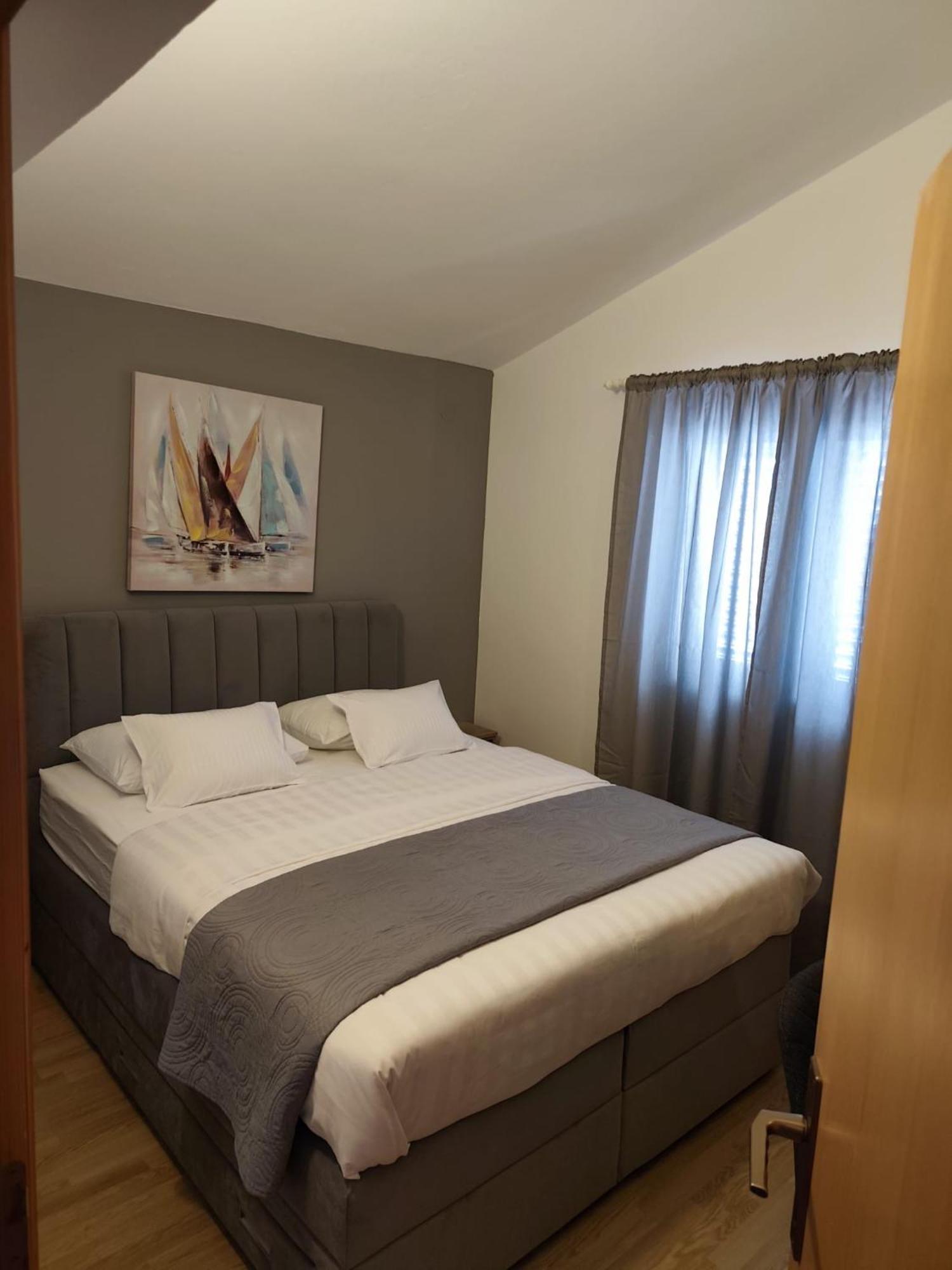 Apartma Tomic *