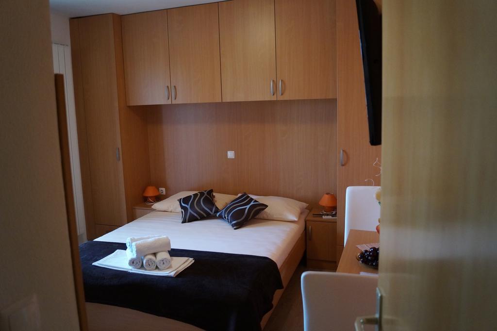 Apartma Tomic *